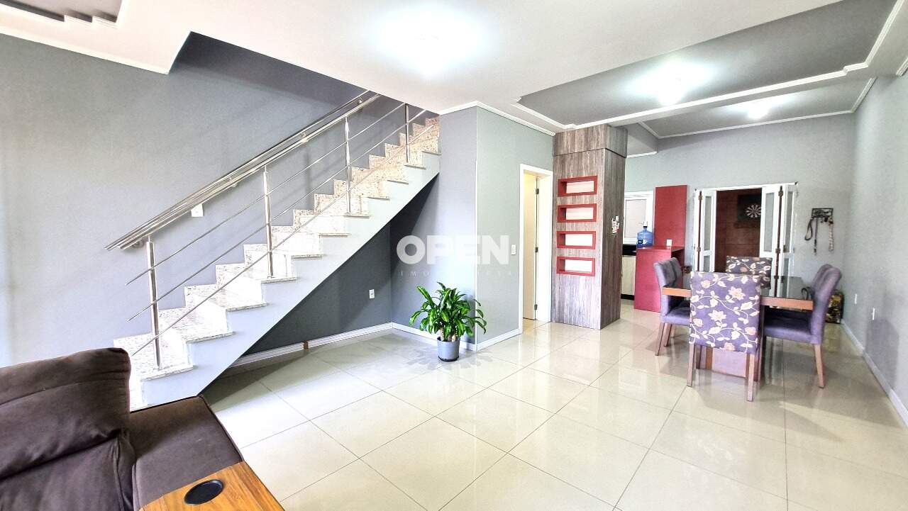 Casa com 174m², 3 dormitórios, 1 suíte, 2 vagas no bairro Igara em Canoas para Comprar