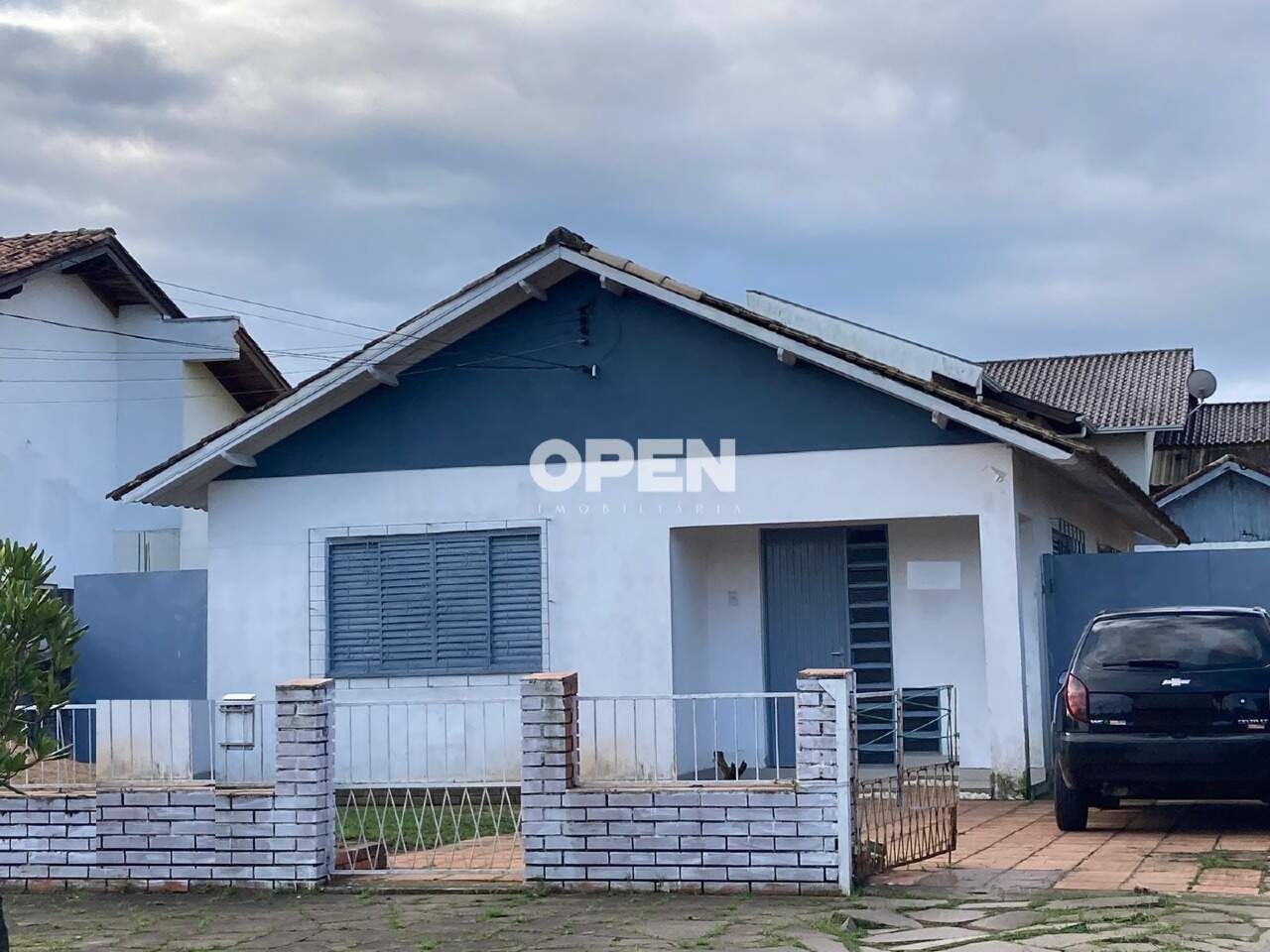 Casa com 72m², 2 dormitórios, 1 suíte, 4 vagas no bairro Igara em Canoas para Comprar