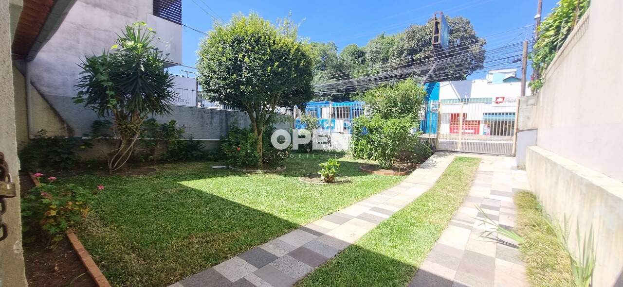 Casa com 200m², 2 dormitórios, 2 vagas no bairro Centro em Canoas para Comprar