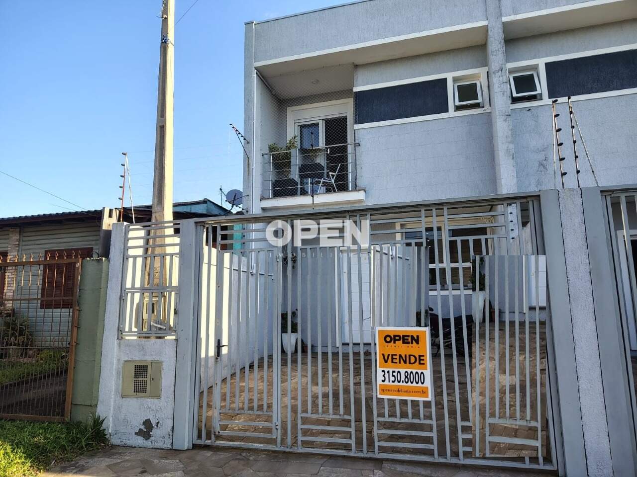 Sobrado com 112m², 3 dormitórios, 1 suíte, 2 vagas no bairro Igara em Canoas para Comprar