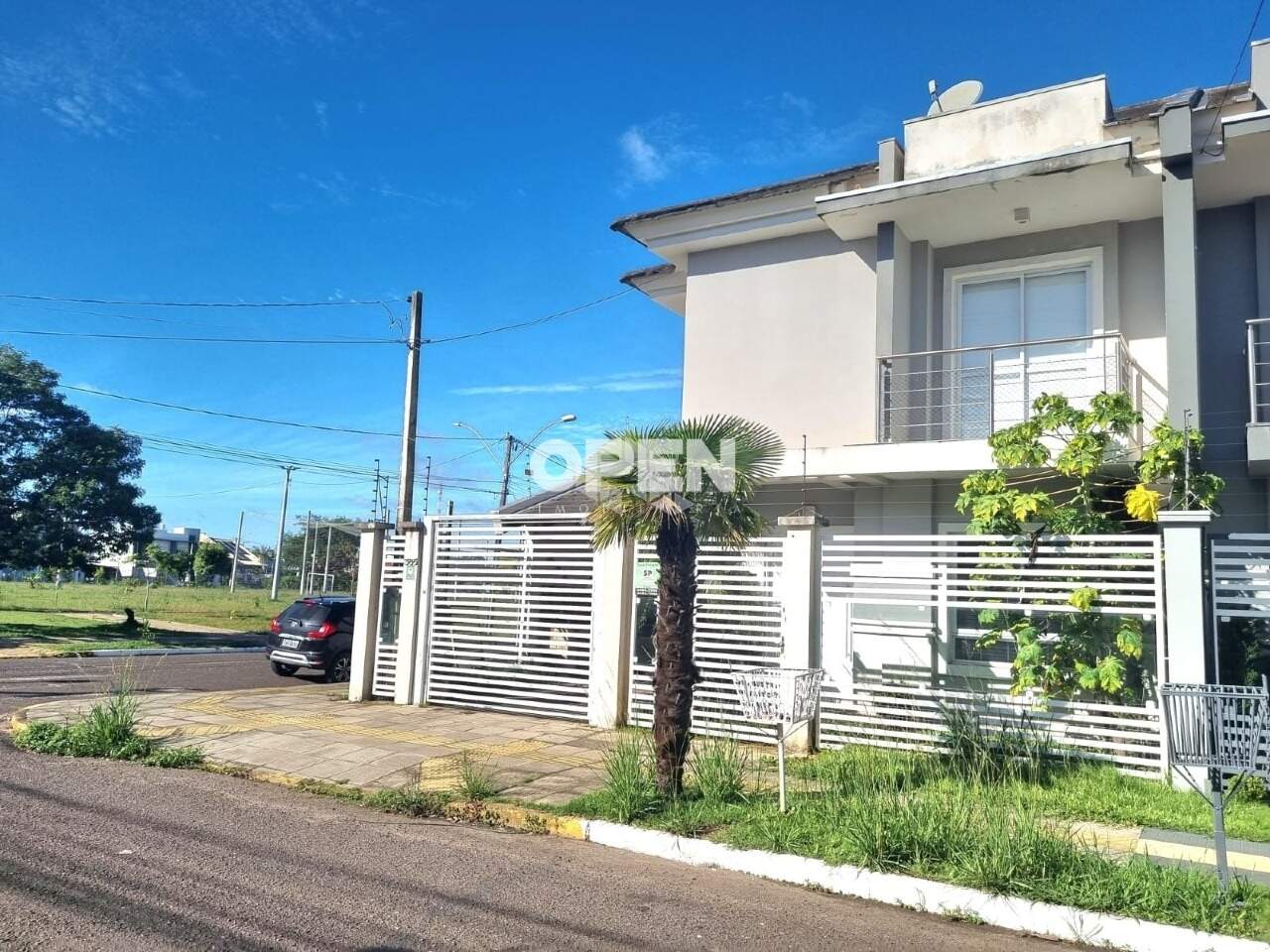 Sobrado com 130m², 3 dormitórios, 1 suíte, 2 vagas no bairro Igara em Canoas para Comprar