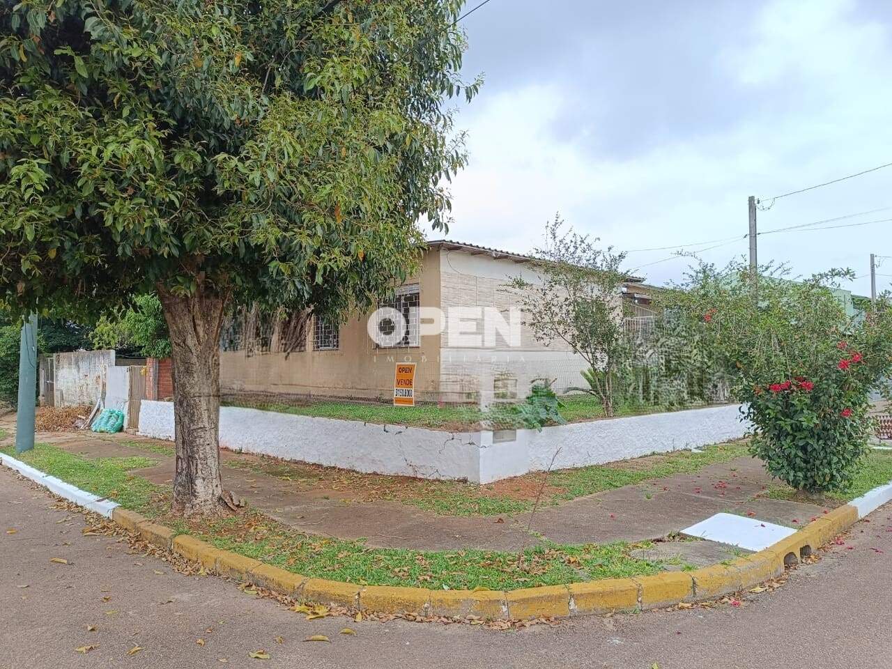 Casa com 67m², 3 dormitórios, 1 vaga no bairro Moinhos de Vento em Canoas para Comprar