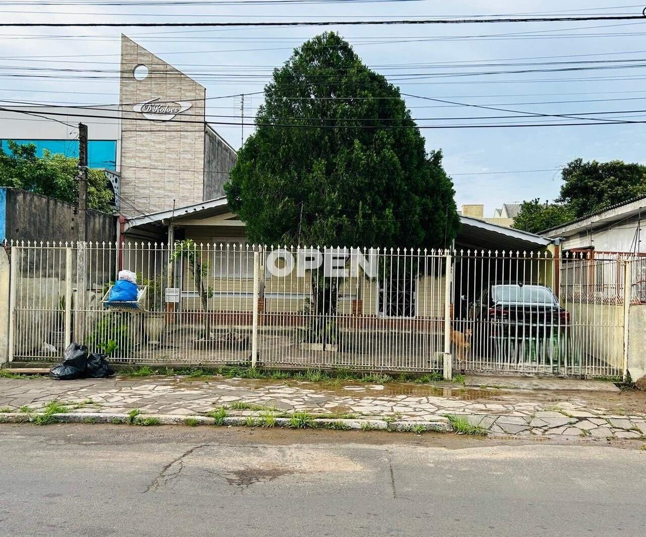 Casa com 190m², 2 dormitórios, 2 vagas no bairro Nossa Senhora das Graças em Canoas para Comprar