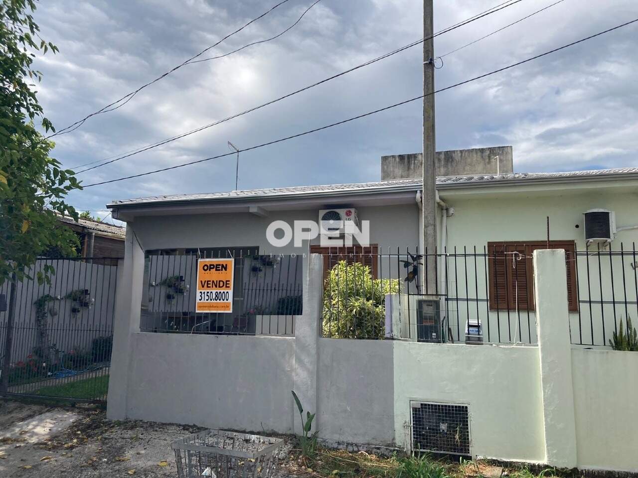 Casa com 62m², 2 dormitórios, 1 vaga no bairro Igara em Canoas para Comprar