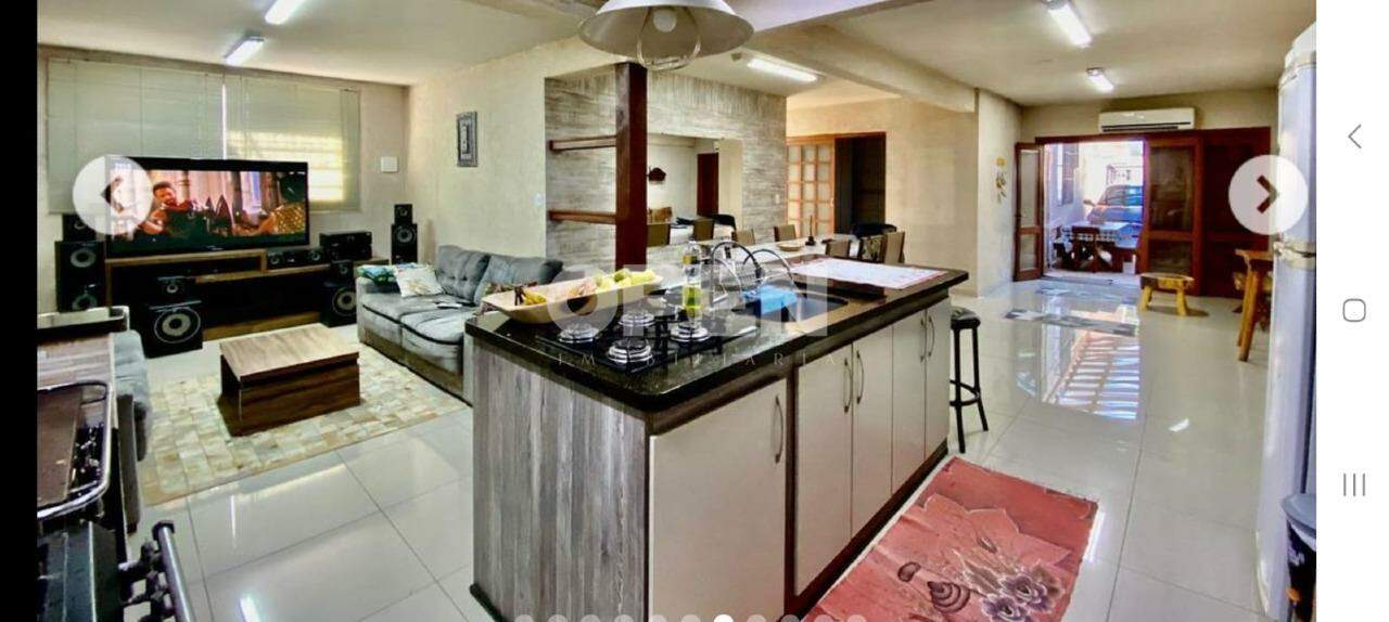 Casa com 190m², 4 dormitórios, 1 suíte, 3 vagas no bairro Estância Velha em Canoas para Comprar