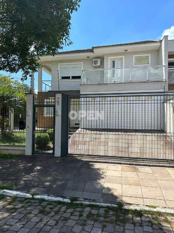 Sobrado com 197m², 3 dormitórios, 3 suítes, 2 vagas no bairro Marechal Rondon em Canoas para Comprar