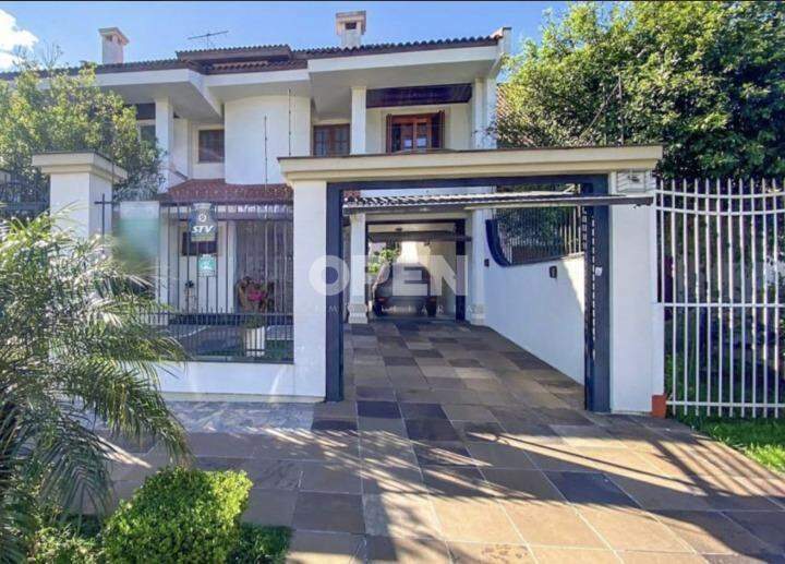 Sobrado com 248m², 6 dormitórios, 3 suítes, 3 vagas no bairro Marechal Rondon em Canoas para Comprar
