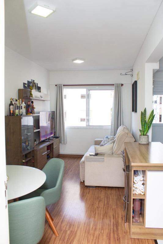 Apartamento com 51m², 2 dormitórios, 1 vaga, LIV em Canoas para Comprar
