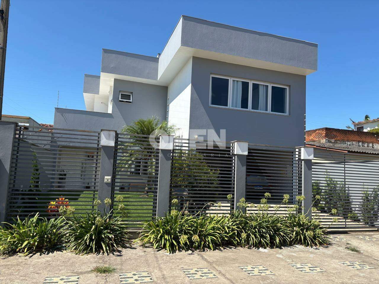 Sobrado com 290m², 4 dormitórios, 1 suíte no bairro Niterói em Canoas para Alugar