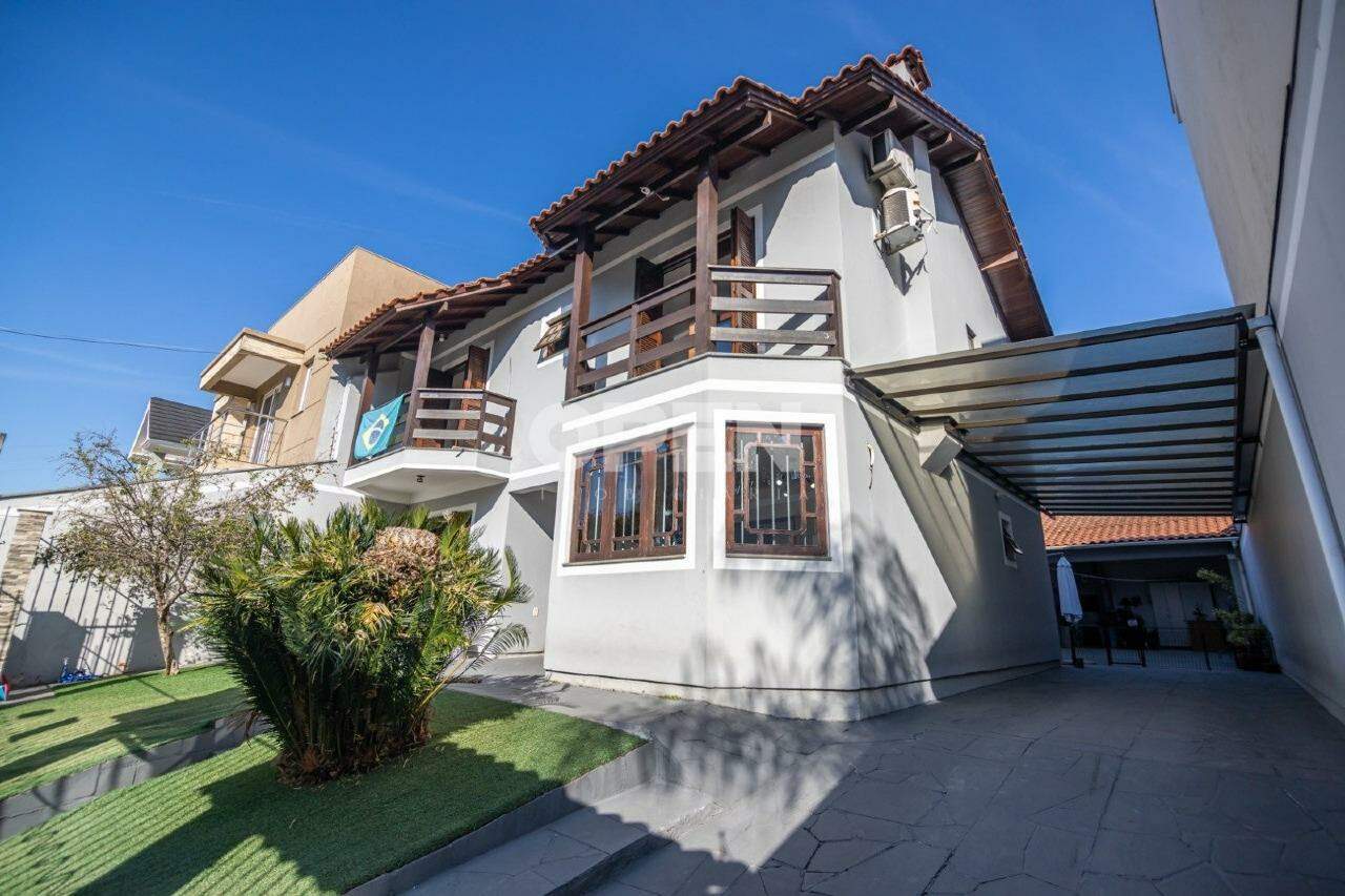 Sobrado com 189m², 3 dormitórios, 1 suíte, 4 vagas no bairro Marechal Rondon em Canoas para Comprar