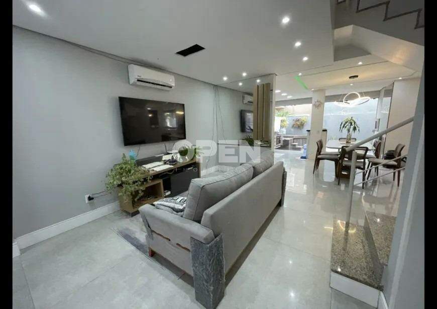 Sobrado com 136m², 2 dormitórios, 1 suíte, 2 vagas no bairro Igara em Canoas para Comprar