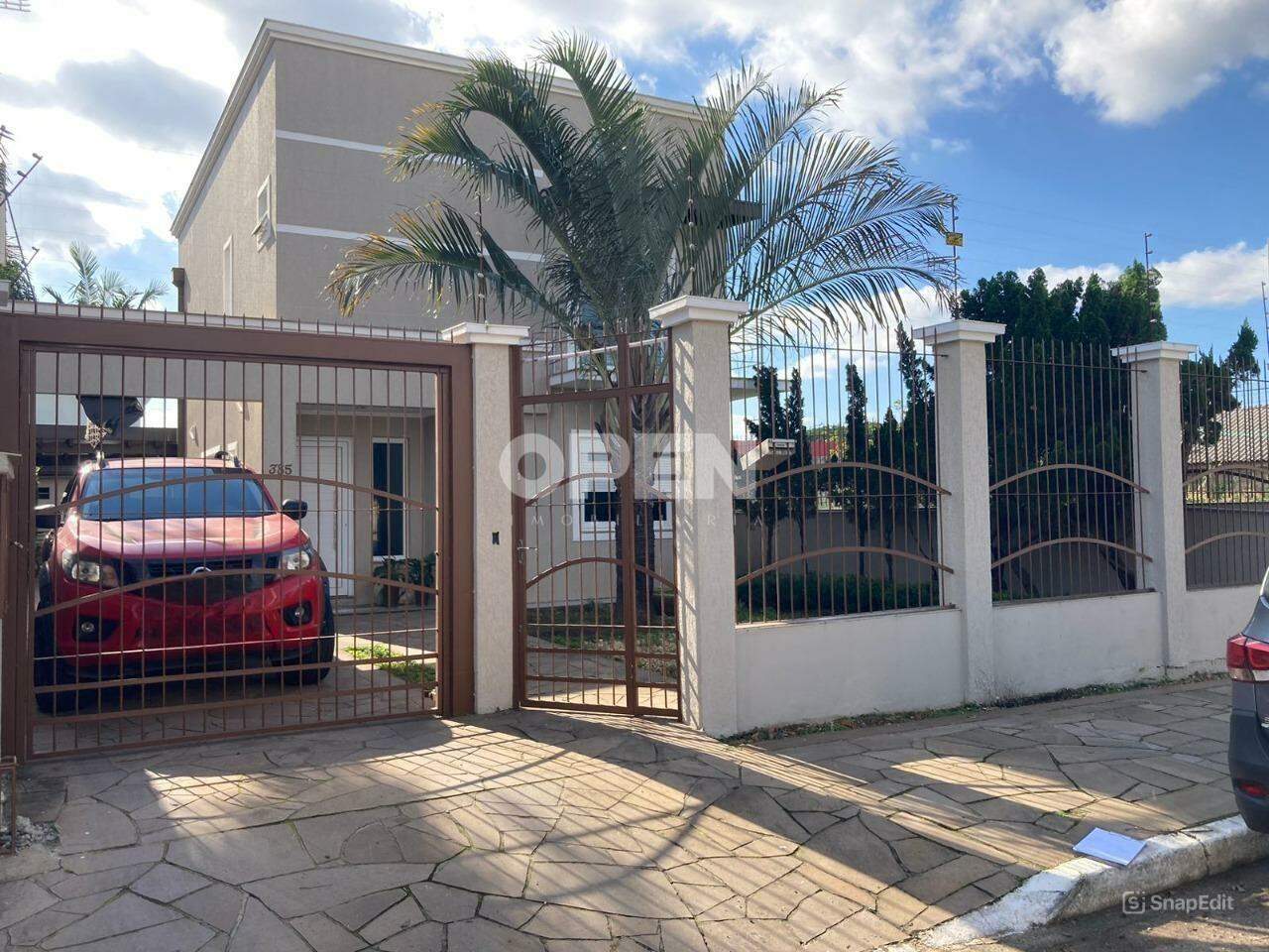 Sobrado com 157m², 3 dormitórios, 1 suíte, 3 vagas no bairro Rio Branco em Canoas para Comprar