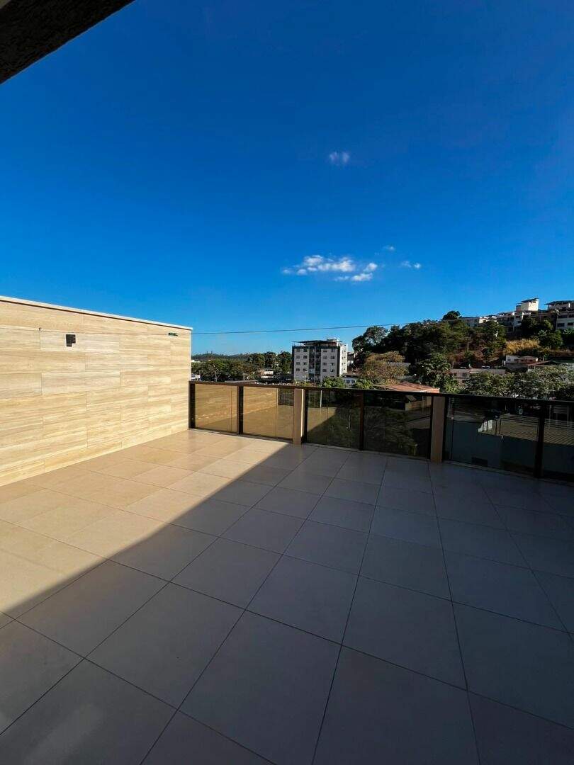 Cobertura à venda no Caravelas: 
