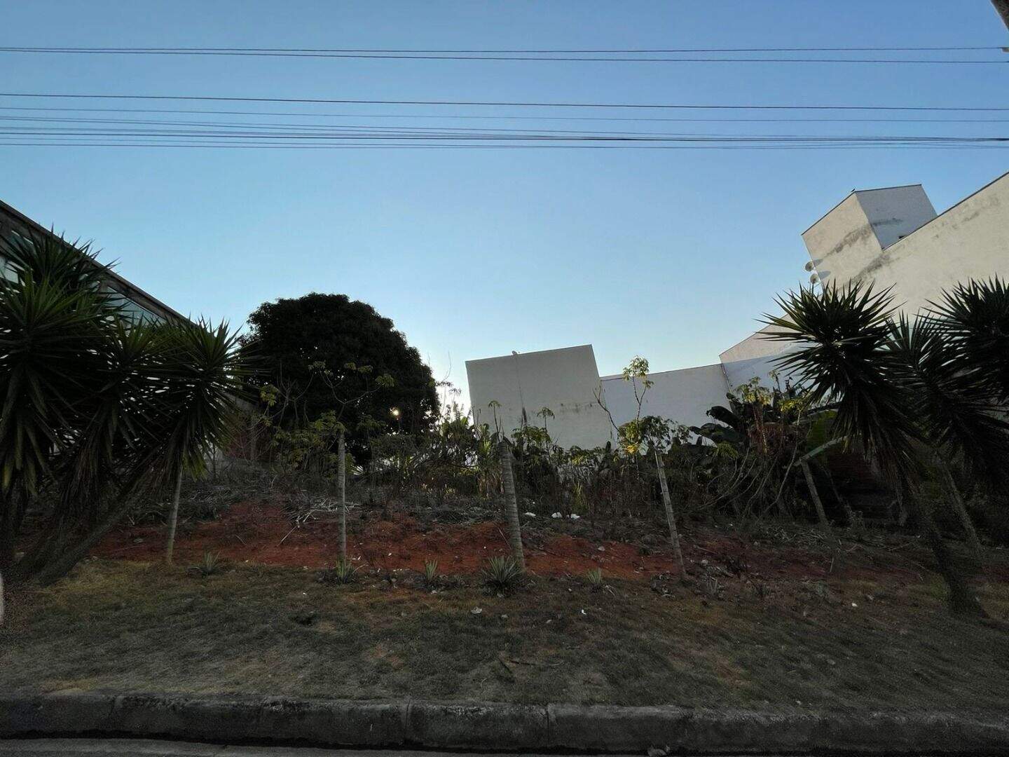 Terreno à venda no Parque Caravelas: 