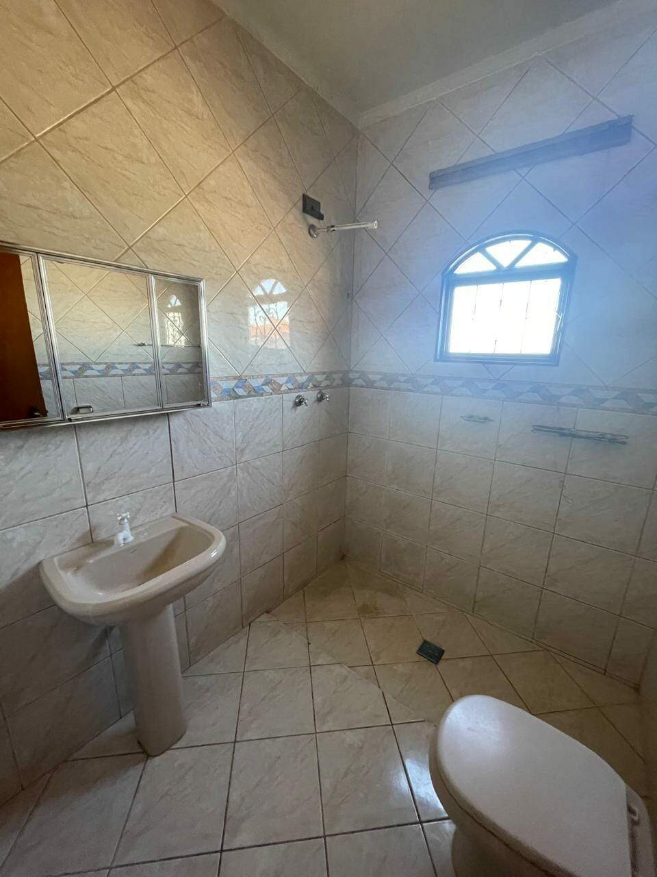 Casa à venda no Jardim Vista Alegre: whatsapp-image-2025-04-14-at-11-59-28-11744642953650.jpeg