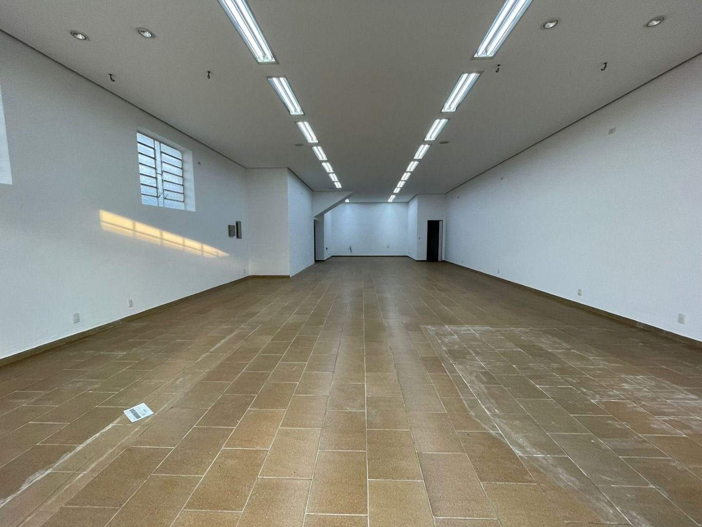 Sala para aluguel no Centro: sala-para-alugar-150-m-por-r-5-000-mes-centro-santa-barbara-d-oeste-sp1732654909813nmmvq.jpg