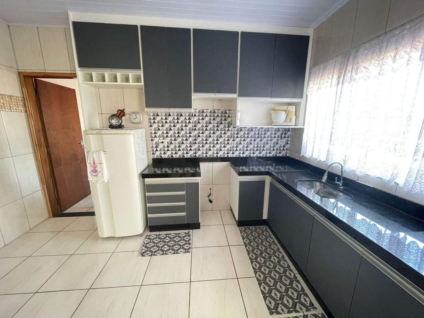 Sobrado à venda no Conjunto Habitacional dos Trabalhadores: sobrado-com-3-dormitorios-a-venda-por-r-425-000-conjunto-habitacional-trabalhadores-santa-barbara-d-oeste-sp1732654929981ptybs.jpg