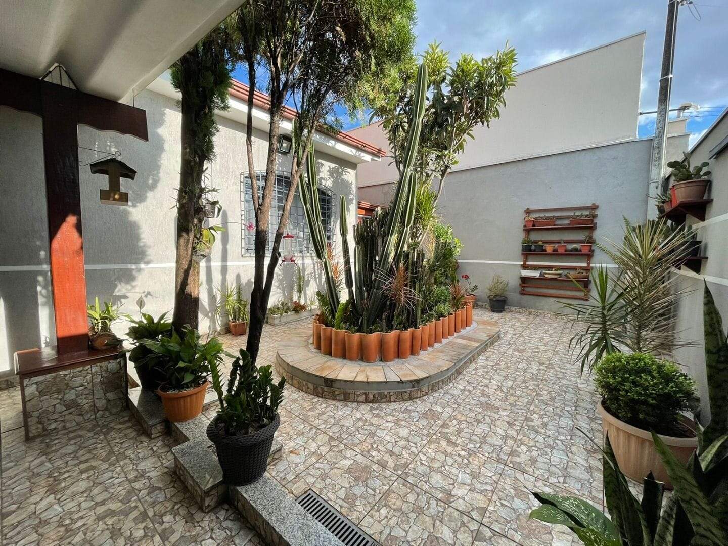 Sobrado à venda no Antônio Zanaga II: sobrado-com-3-dormitorios-a-venda-308-m-por-r-715-000-00-residencial-vale-das-nogueiras-americana-sp1732655079993gizfb.jpg