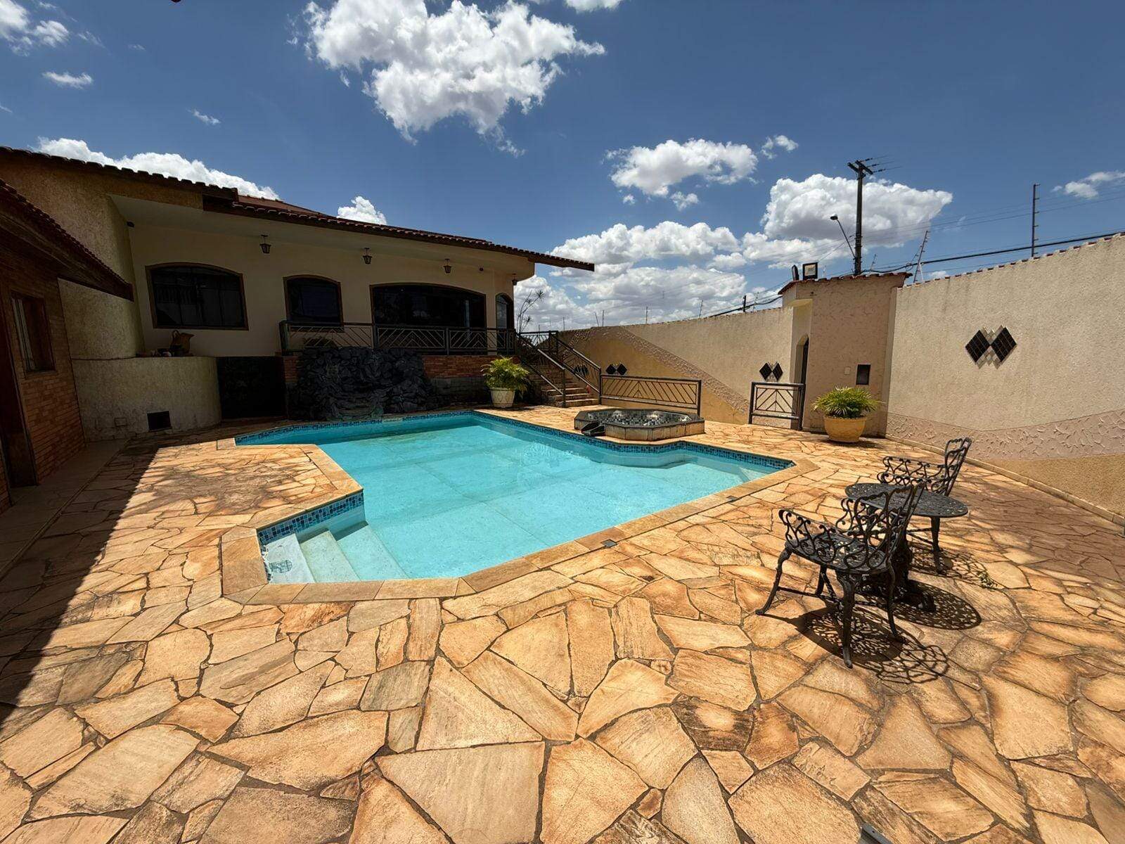 Sobrado à venda no Residencial Furlan: imagem-do-whatsapp-de-2025-10-29-a-s-08-59-09_bd0a1a141762177463038.jpg