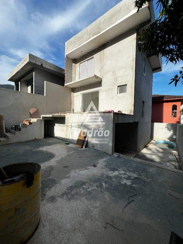 Imóvel novo com 3 Suítes, espaço gourmet e piscina 