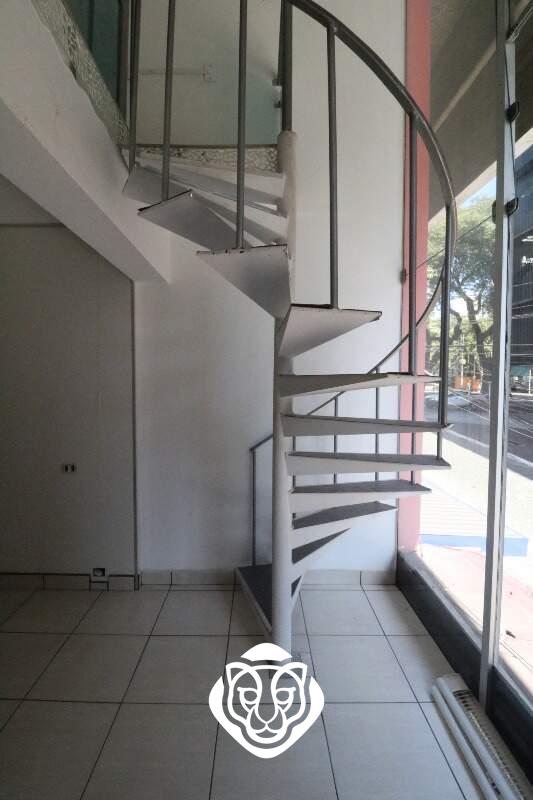 Acesso para mezanino