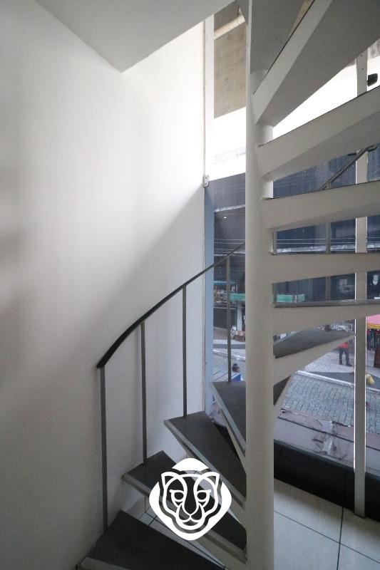 Acesso para mezanino 