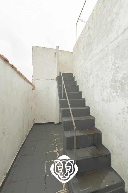 Acesso a varanda fundos 