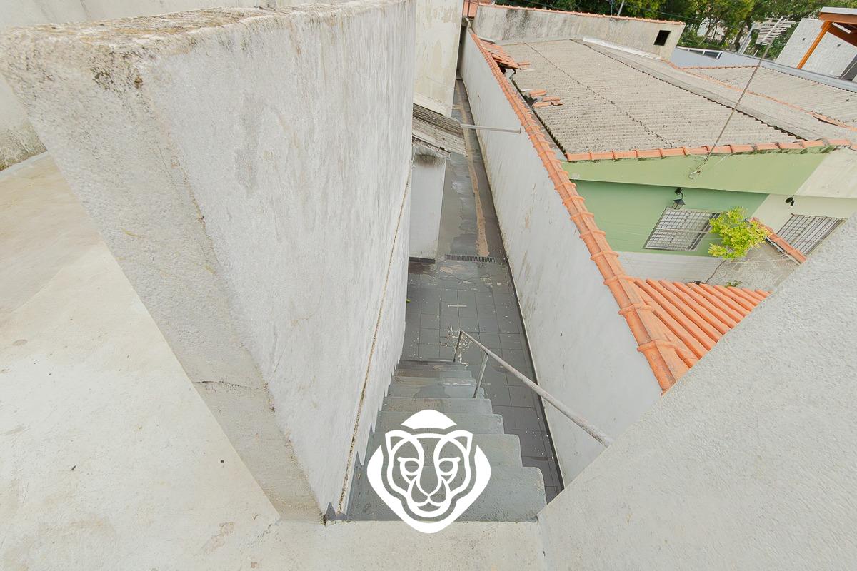 Acesso a varanda fundos 