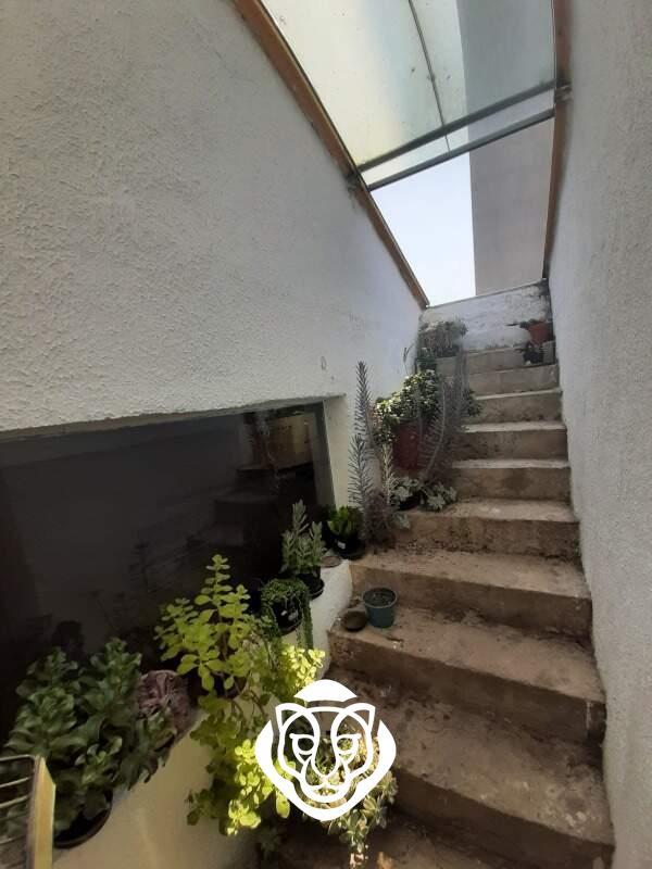 Escada de acesso a laje