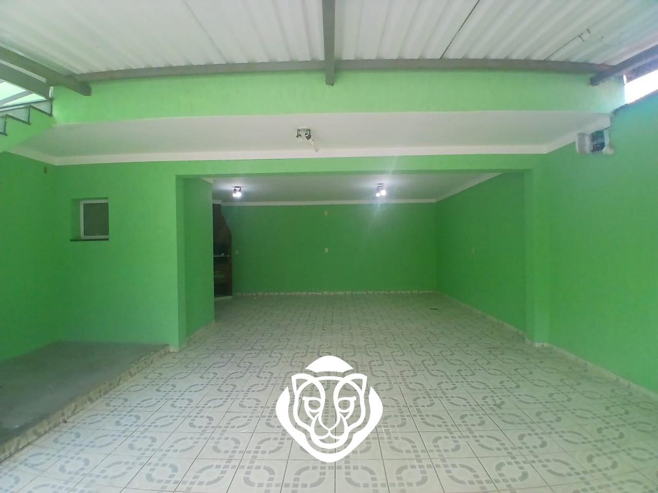 Garagem e quintal