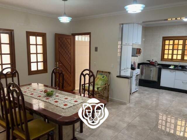 Cozinha e sala de jantar 