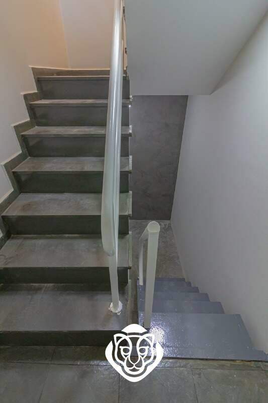 Escada de acesso garagem 