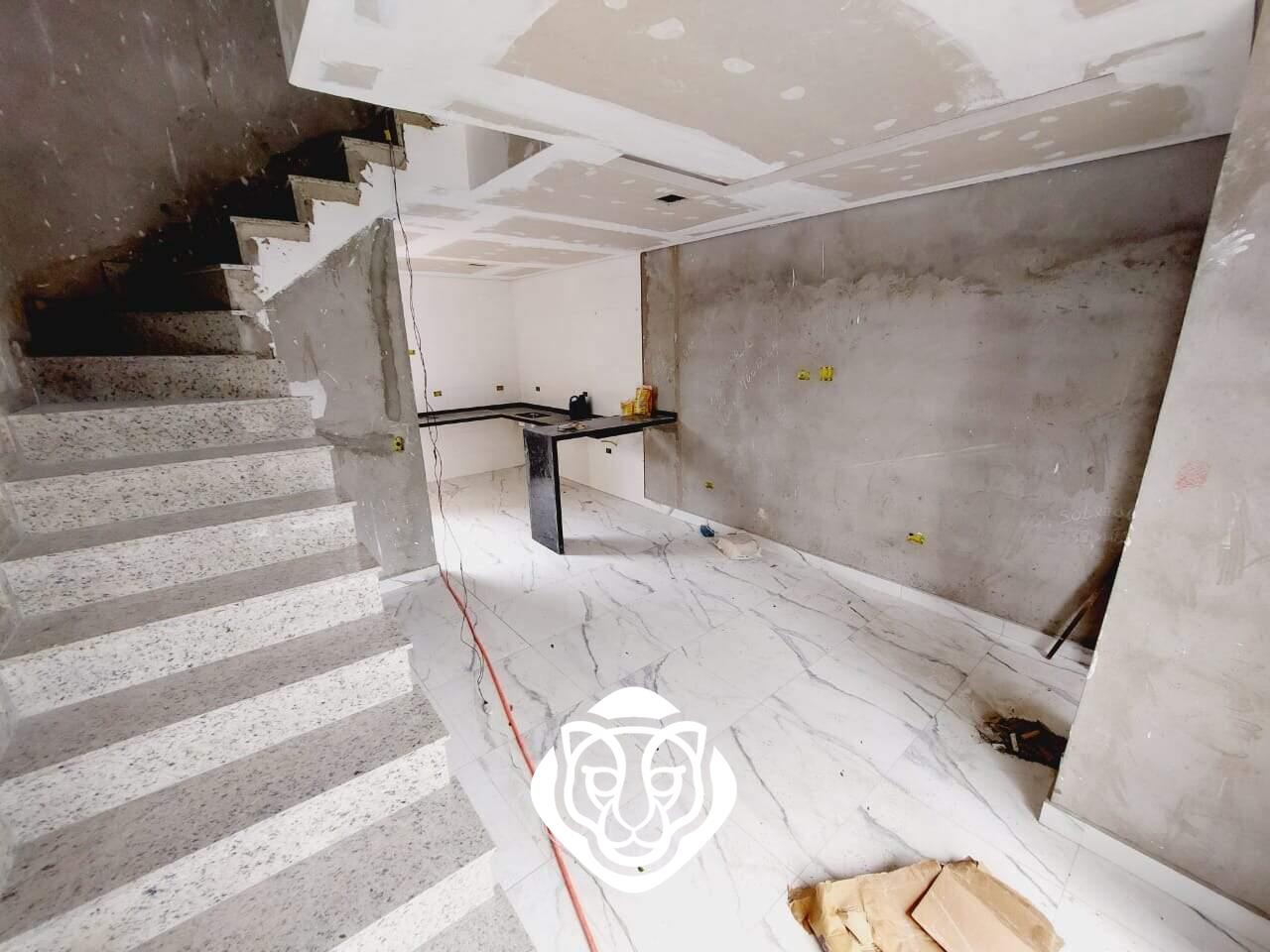 Sala, lavabo e cozinha