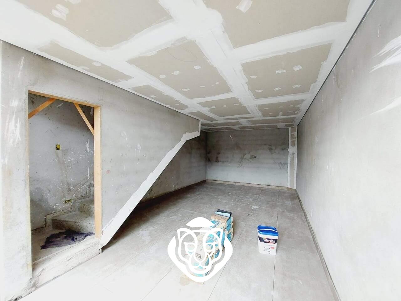 Acesso sobrado e garagem