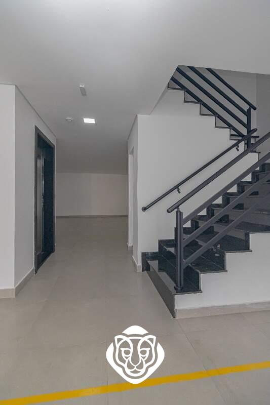 Elevador / Escada de acesso