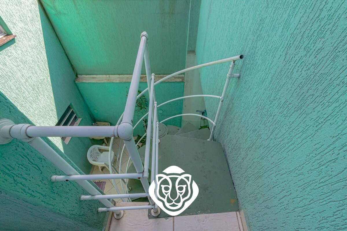 Escada de acesso ao quintal