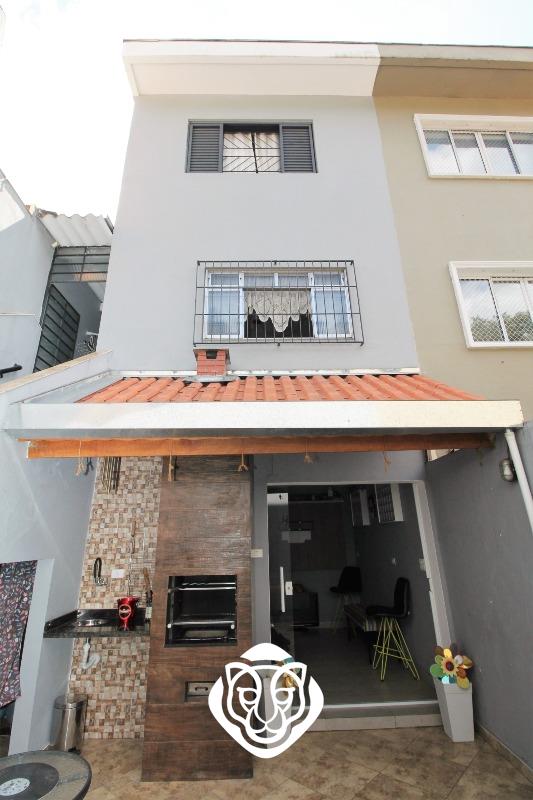 Quintal com churrasqueira 