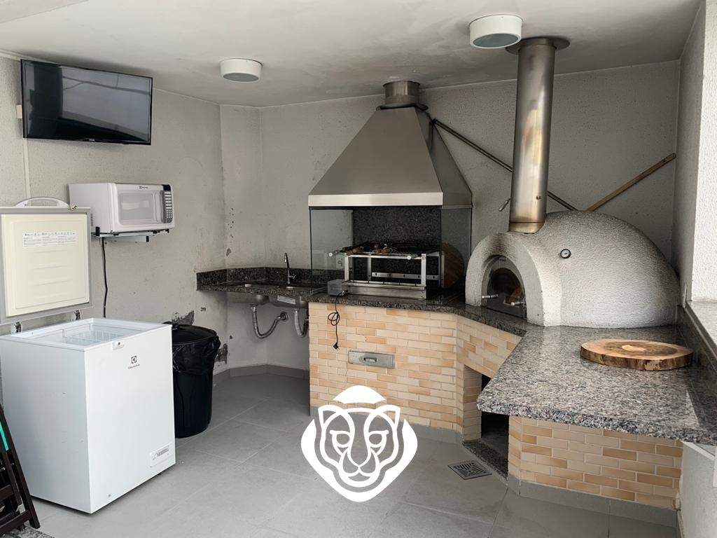 Área de churrasqueira e forno