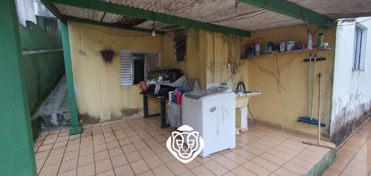 Área de serviço casa fundos 