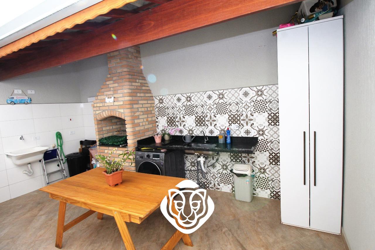 Quintal com churrasqueira 