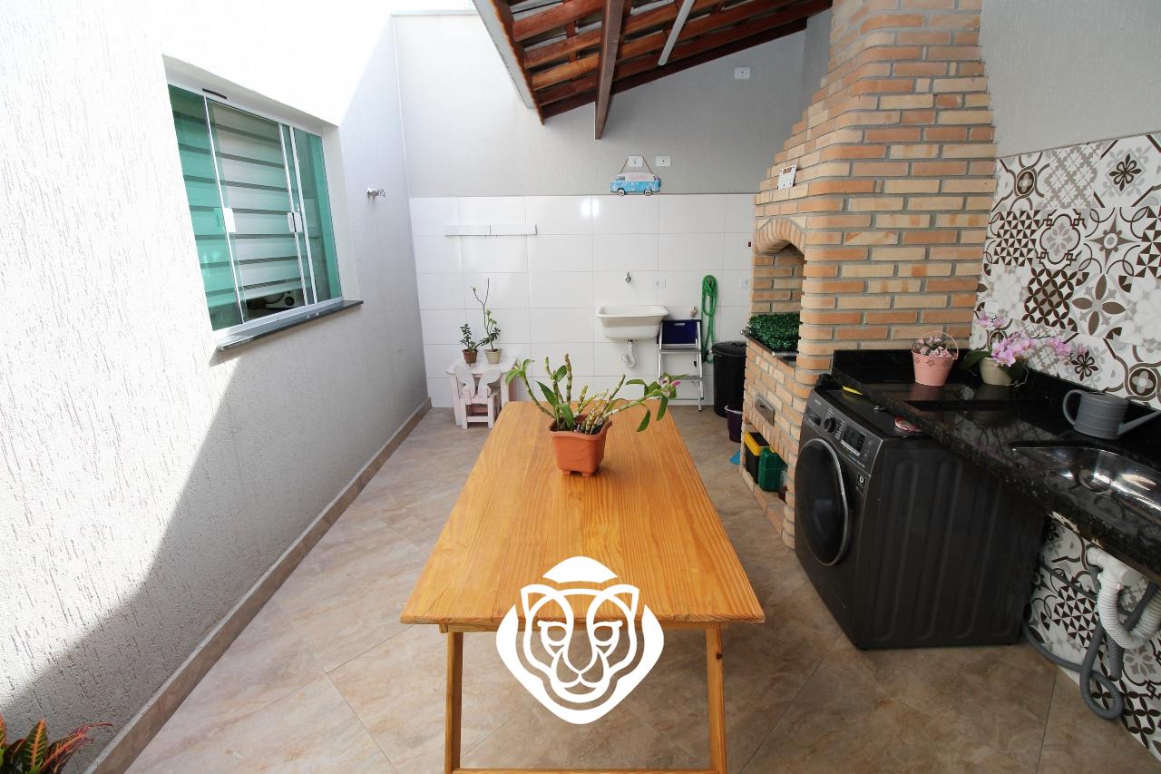 Quintal com churrasqueira 