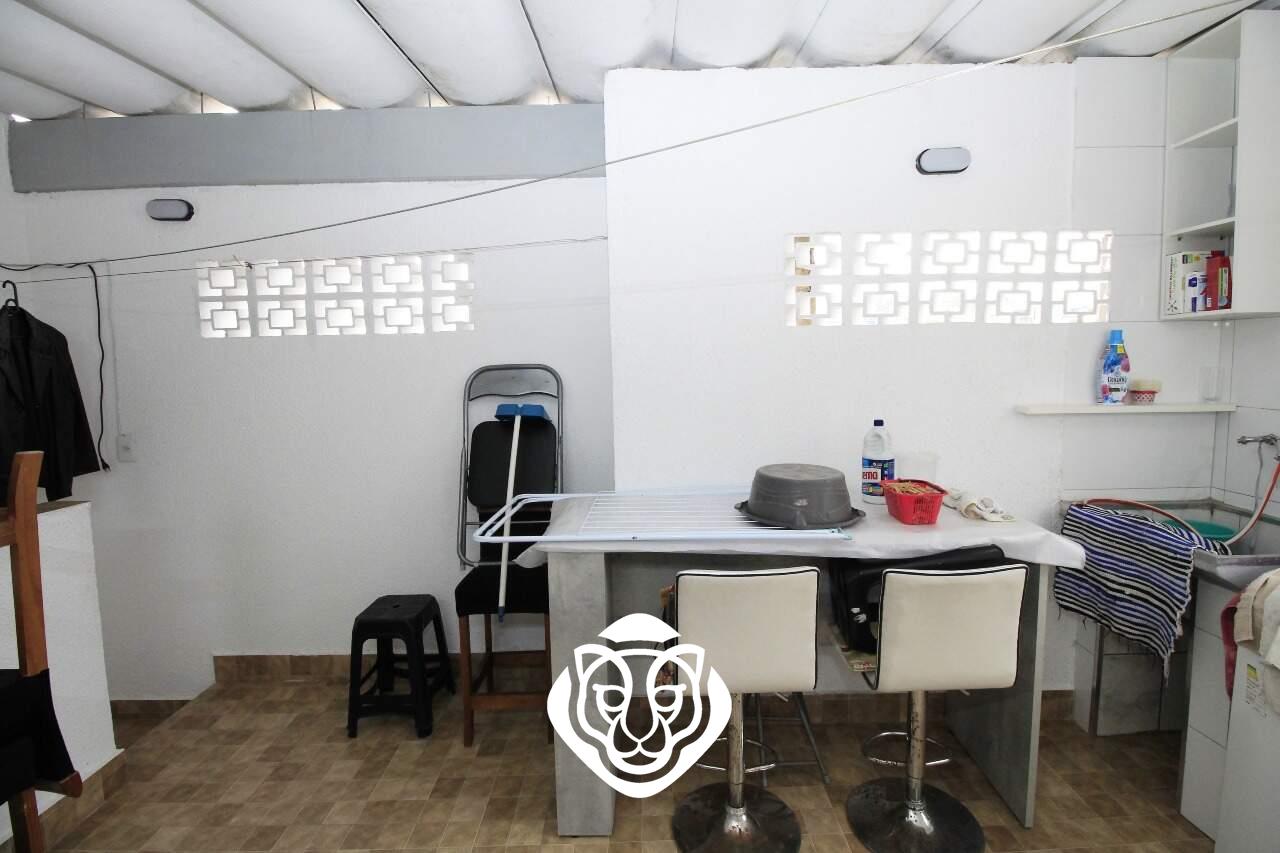 Área de serviço com lavabo