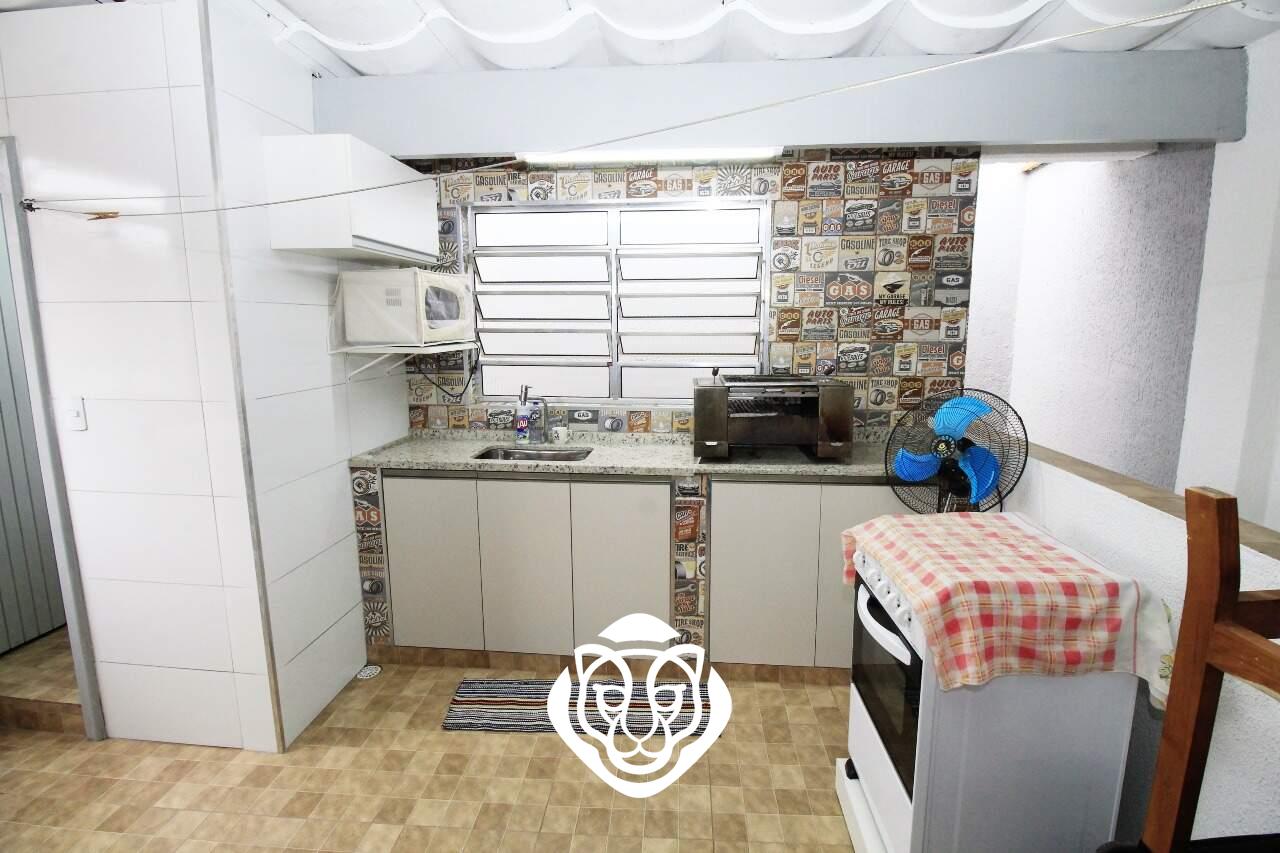 Área de serviço com lavabo