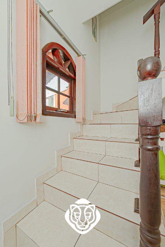Acesso aos dormitórios casa fundos 