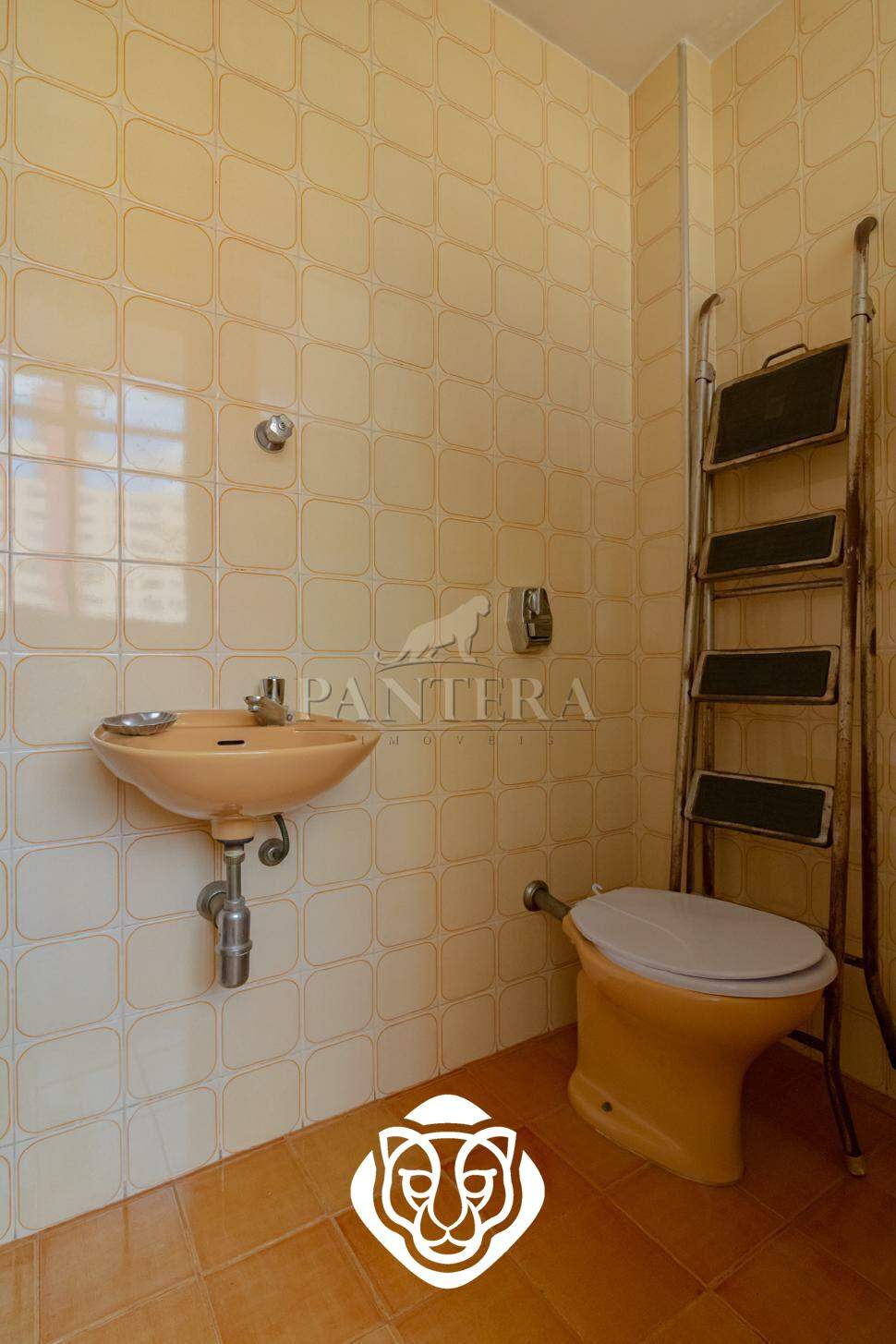 Banheiro de serviço 