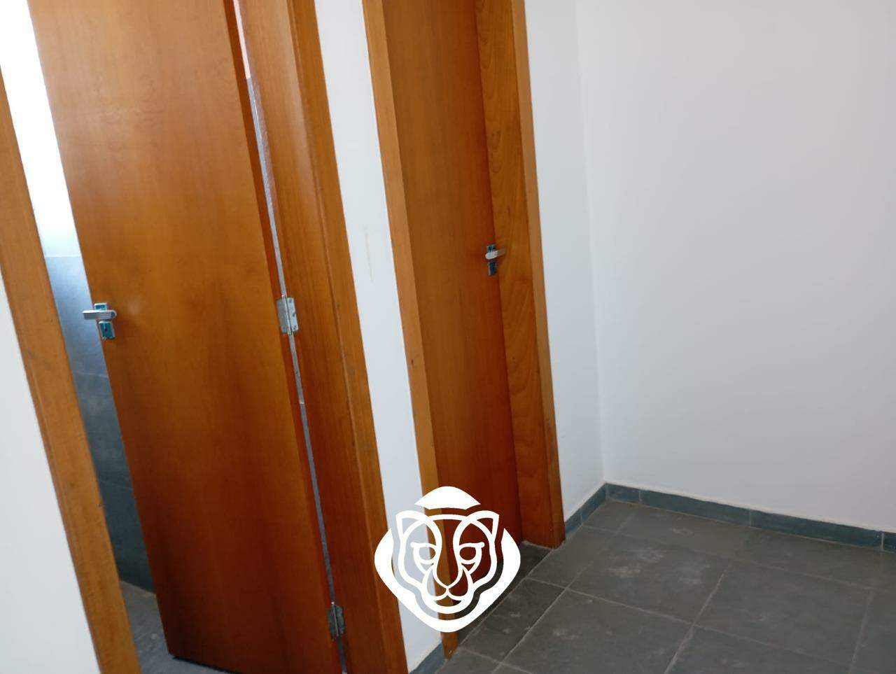 Hall do banheiros da garagem