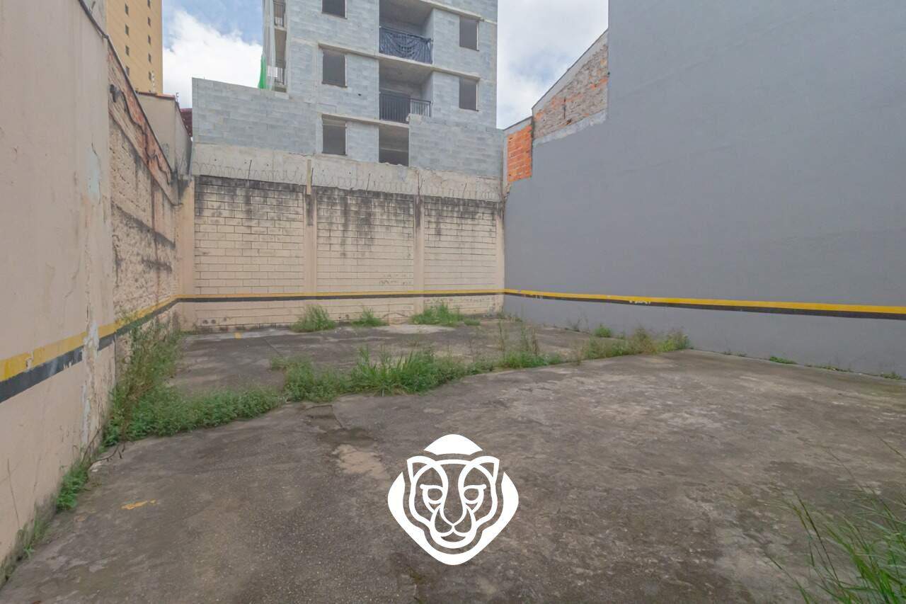 Estacionamento fundos