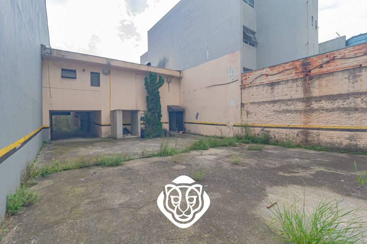 Estacionamento fundos