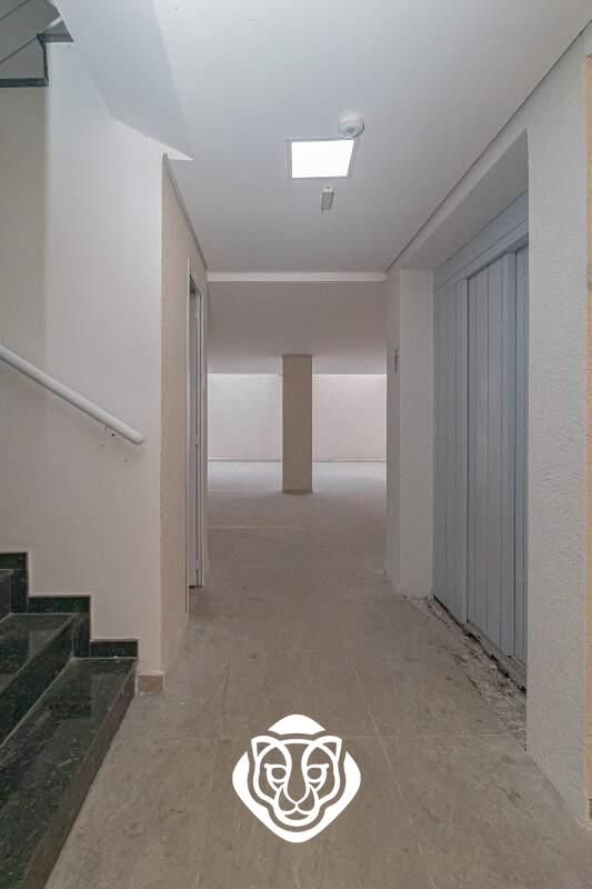 Escada de acesso / Elevador