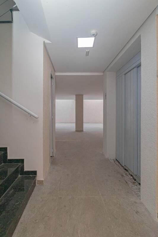 Escada de acesso / Elevador
